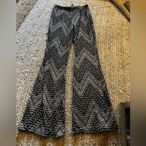 Windsor stretchy flare leggings/pants. Size Large.